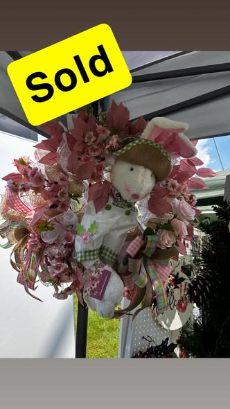A closer look at the very same bunny wreath, that yellow SOLD sticker up close.